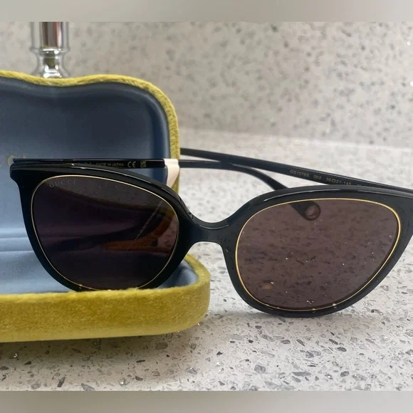 NWT Gucci black/Gold lining GG1076S